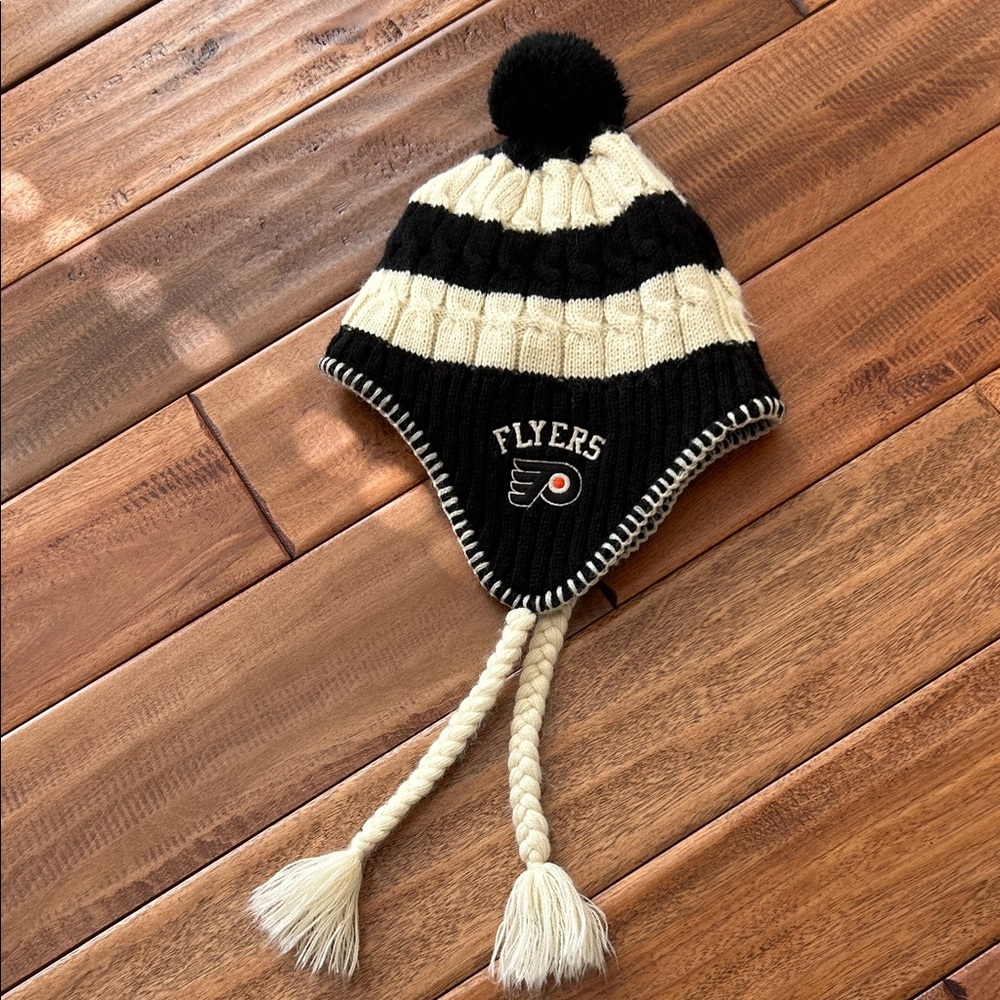 Flyers Black and Cream Knitted Pom-Pom Hat